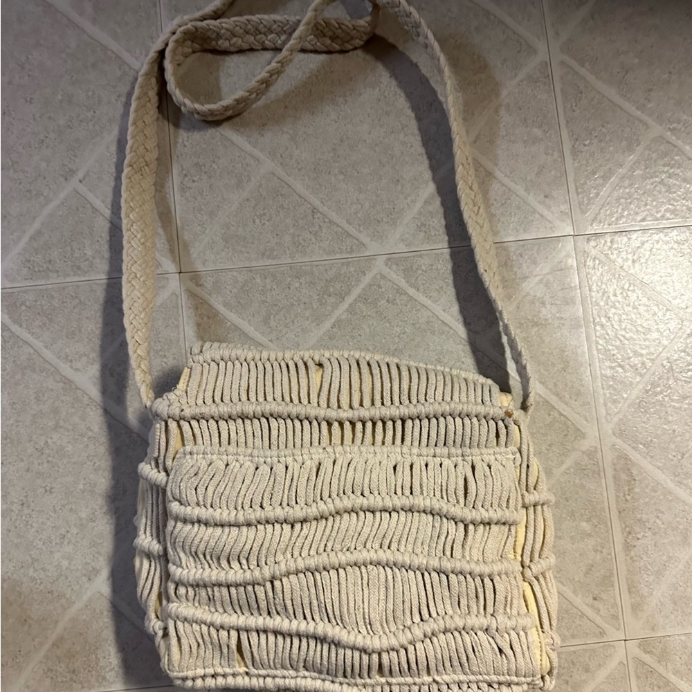 Universal Thread cream String Fringe purse - Picture 5 of 5